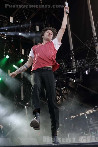 CAGE THE ELEPHANT - 2017-06-24 - PARIS - Hippodrome de Longchamp - Bagatelle - Matthew Ray Shultz